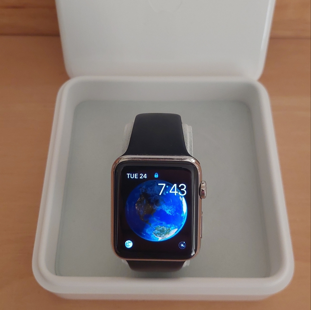 Apple Watch Sport 42mm (1st gen) - Picture 2 of 5